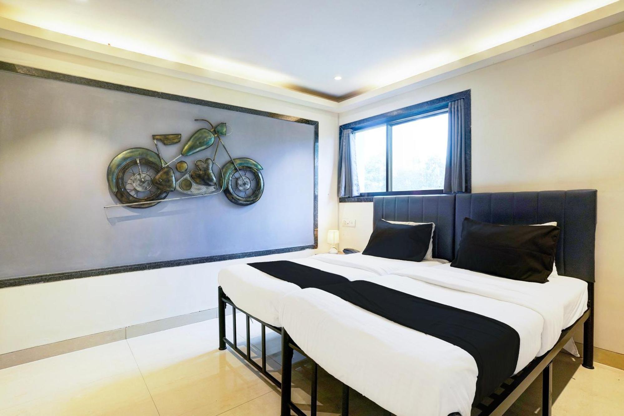 Super Hotel O Seawoods Near Palm Beach Road Formerly Sai Roop Нави Мумбай Екстериор снимка